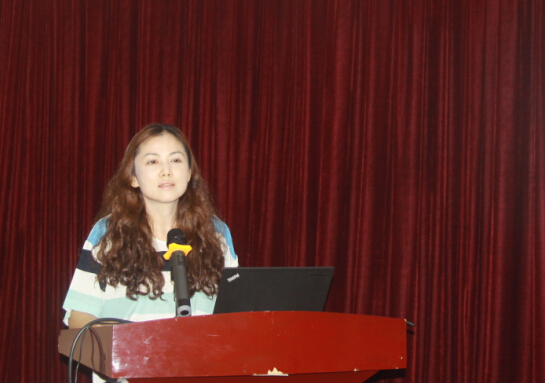 中國(guó)農(nóng)業(yè)出版社數(shù)字出版部主任劉愛(ài)芳代表試點(diǎn)單位作發(fā)言